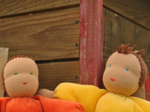 Moyen doudou jaune, il mesure 30 cm