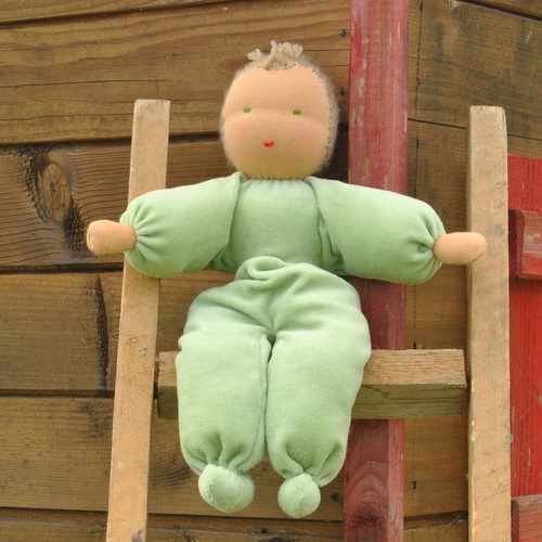 Grand doudou vert, il mesure 35 cm