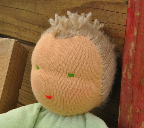 Grand doudou vert, il mesure 35 cm